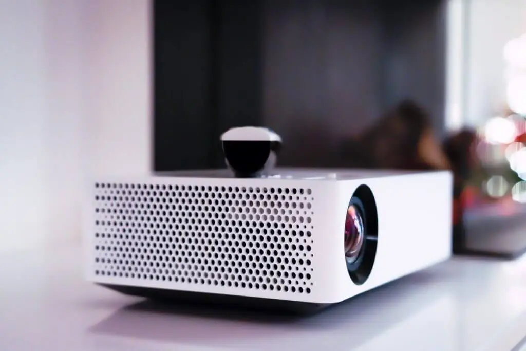 how to connect speakers to projector